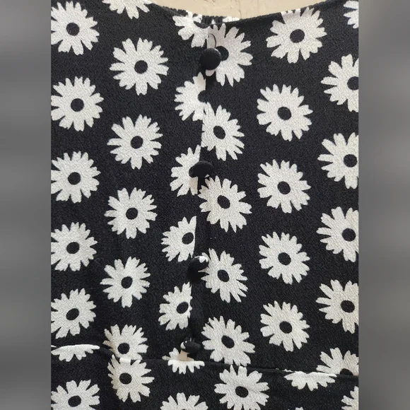 Forever 21 Black & White Floral Mini Dress - Picture 4 of 8